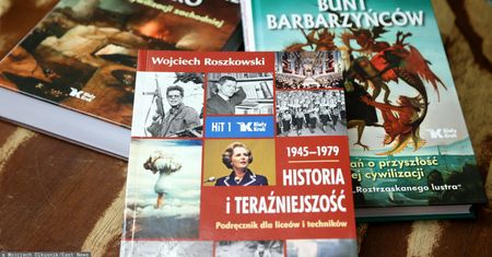 Szokujące fragmenty w podręczniku do HiT-u. Nauczyciel o indoktrynacji