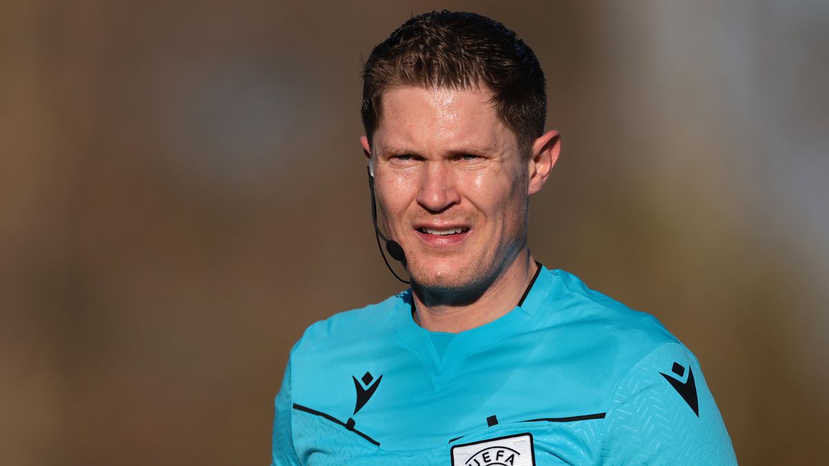 David Dickinson będzie sędziował mecz Polaków