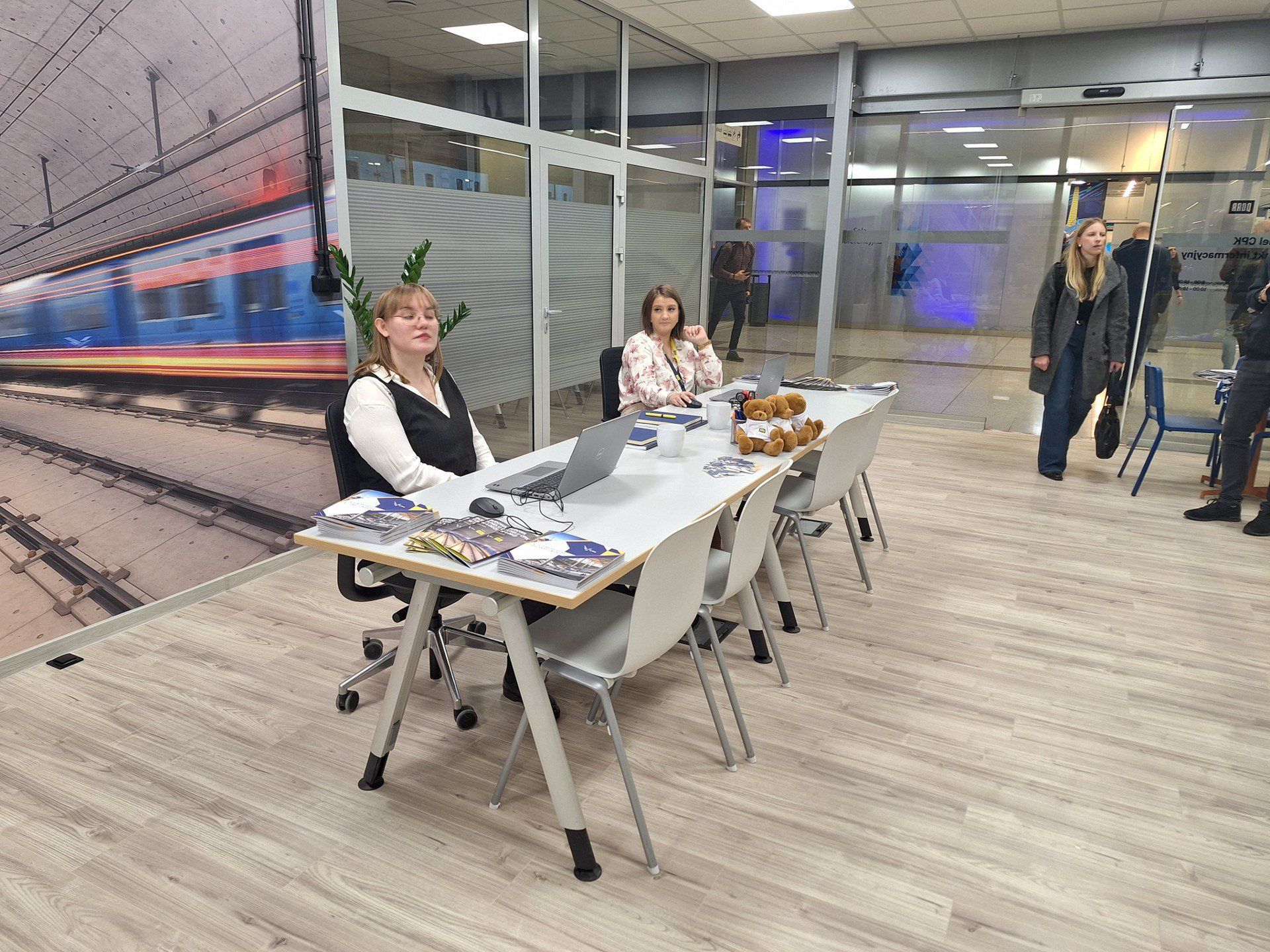 Nowy punkt informacyjny mieści się w hallu dworca Łódź Fabryczna od strony ul. Lindleya