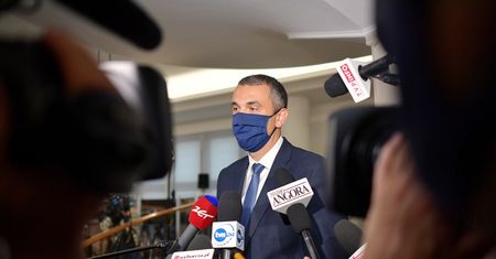 "Piątka dla zwierząt". Będą konsekwencje dla senatorów PiS? Złamali dyscyplinę