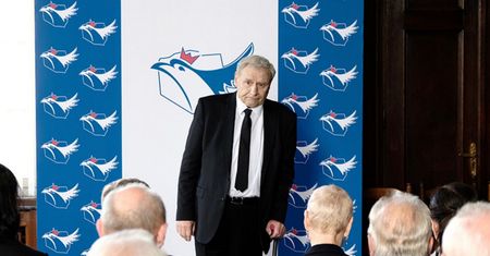Jego filmy oglądają miliony Polaków. Poznasz hit Patryka Vegi po kadrze?