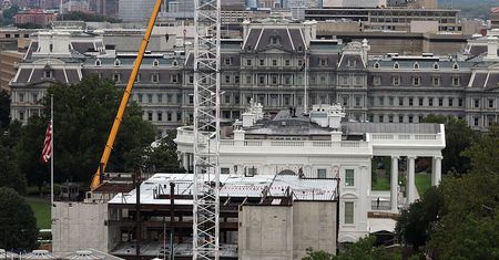 Zrzucili się na salę balową Trumpa. Na liście technologiczni giganci