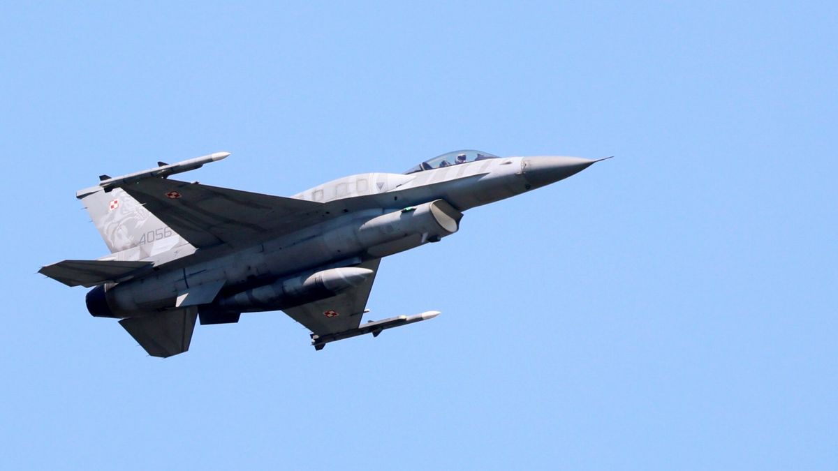 Defilada Wojskowa na Wis?ostradzie
Fot. Wojciech Olkusnik/East News, 15.08.2025. Obchody Swieta Wojska Polskiego w Warszawie. Defilada wojskowa ph. "Dziekujemy za Wasza sluzbe" na warszawskiej Wislostradzie. N/z: polski samolot F-16 Fighting Falcon.
Wojciech Olkusnik