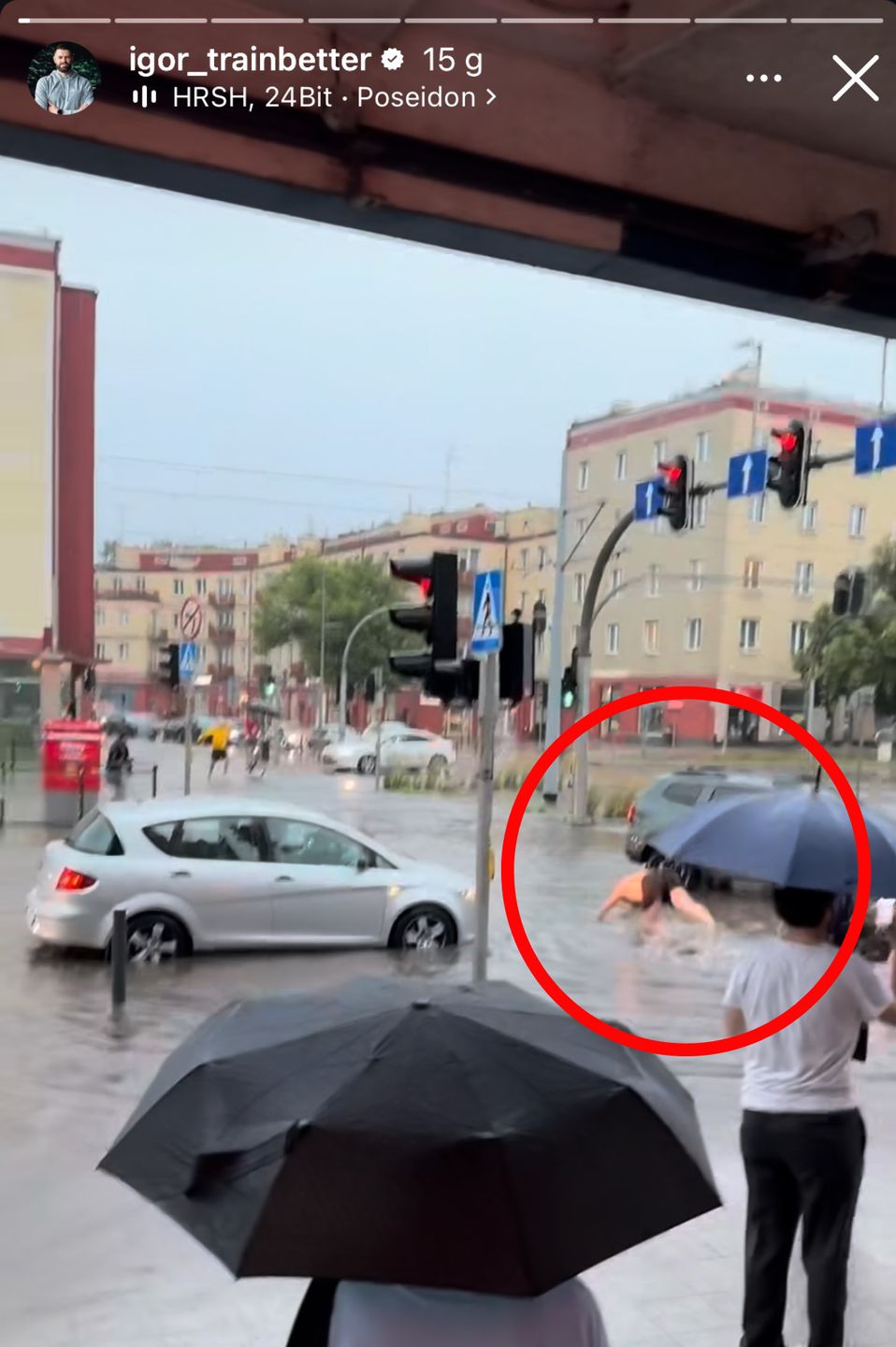 Mężczyzna swoim zachowaniem poruszył internautów
