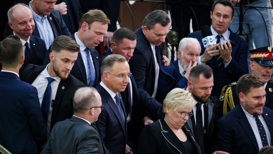 Andrzej Duda
Warszawa, 11.12.2023. Prezydent RP Andrzej Duda (C) wychodzi po spotkaniu z premierem Donaldem Tuskiem w Sejmie w Warszawie, 11 bm. (mr) PAP/Pawe� Supernak
Pawe� Supernak
10 10. X, kadencja, kadencji, obrad, plenarna, polityk polityka, Polityka, pose�, posiedzenie, posiedze�, pos�owie, sala, sejm