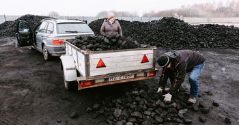 Śląsk: Ceny węgla w październiku 2025. Gdzie można kupić go najtaniej? Sprawdź ceny na składach