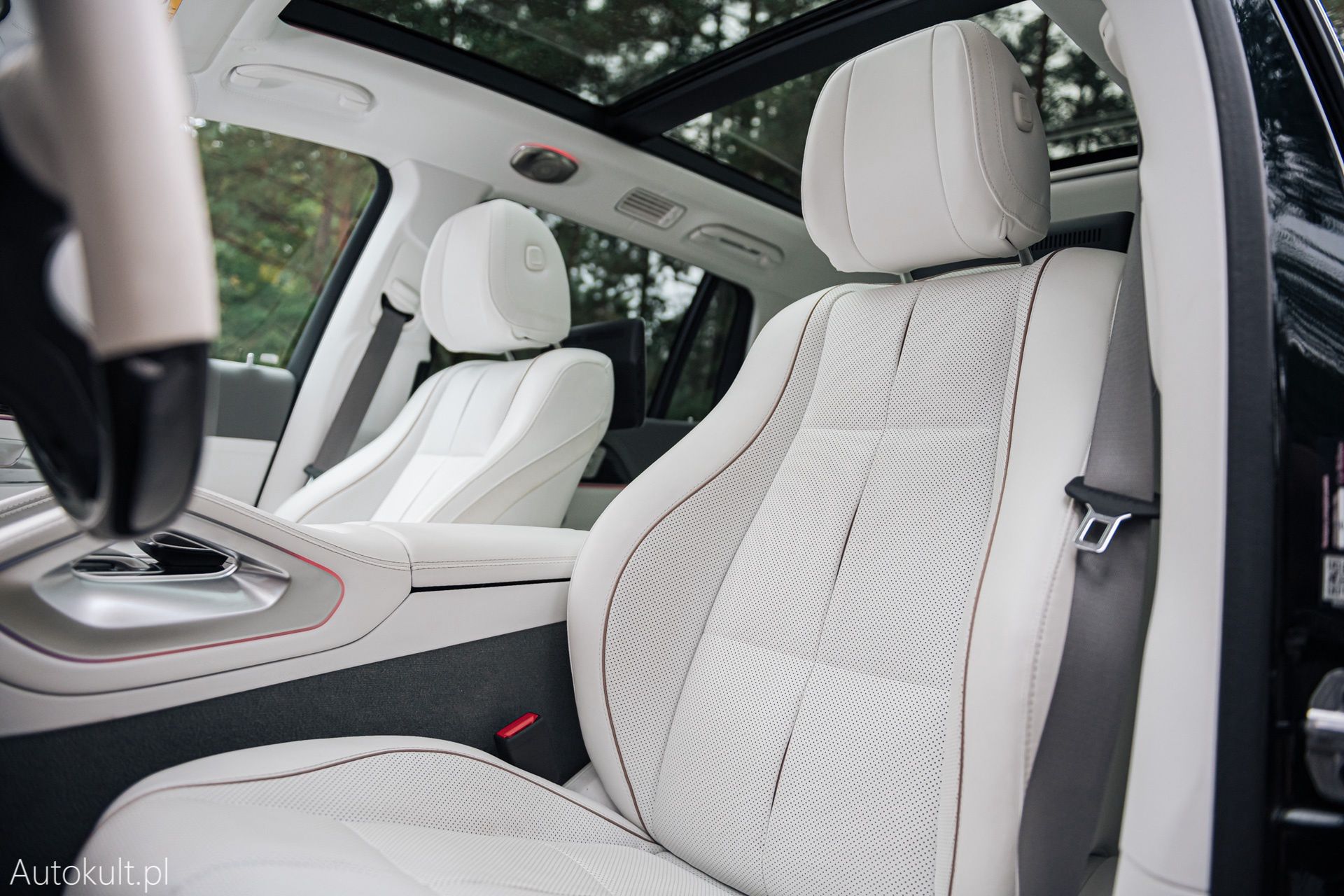 Range Rover (2022) vs Bentley Bentayga S (2022) vs Mercedes-Maybach GLS 600 (2022)