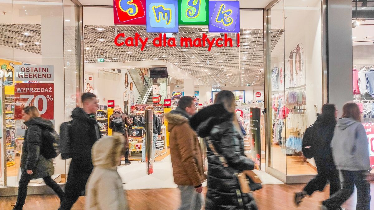 Smyk to  największaw Polsce sieć sklepów dziecięcych