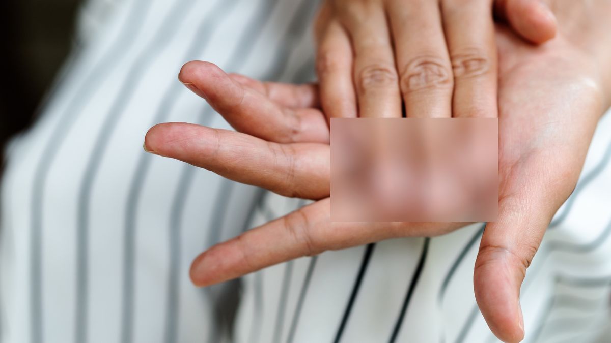 Poszła do kosmetyczki. Kiedy zobaczyła jej dłonie, odmówiła wykonania manicure