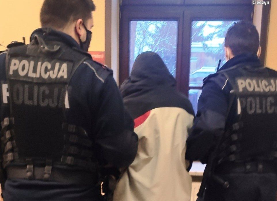 Śląskie. Policjanci z Ustronia zatrzymali 54-letniego mężczyzny podejrzewanego o zabójstwo.