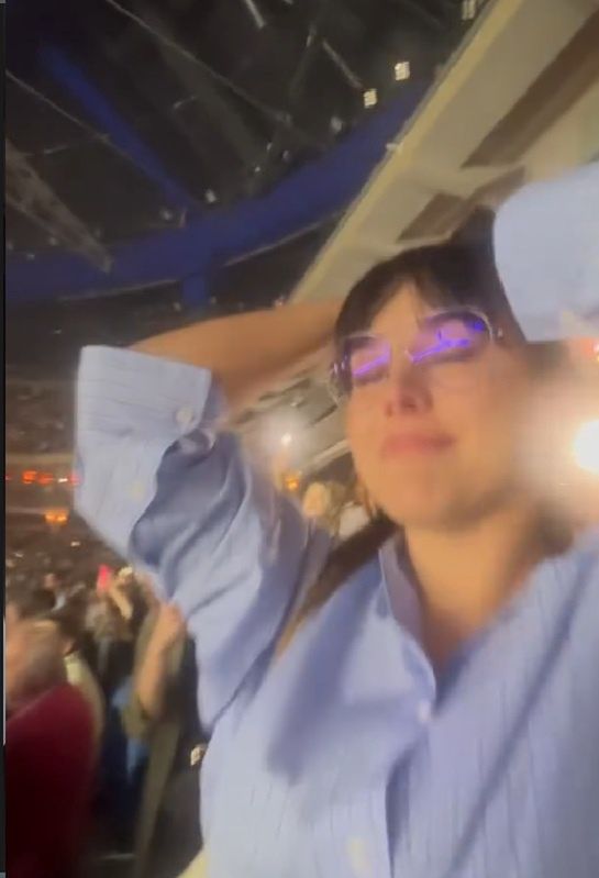 Dua Lipa zaśpiewała piosenkę Ewy Farnej 