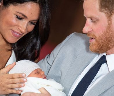 Royal Baby na zdjęciach. Pociecha Harry’ego i Meghan rośnie jak na drożdżach