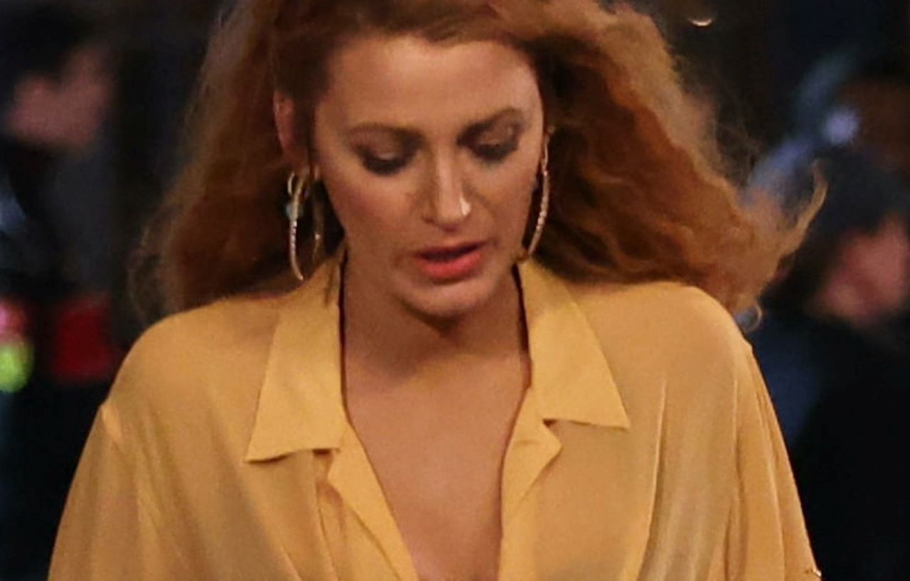 Upokarzająca scena porodu. Grała naga w podłych warunkach