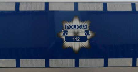 Wypadek na ul. Diamentowej. Wymuszenie na skrzyżowaniu. Dwa pojazdy rozbite