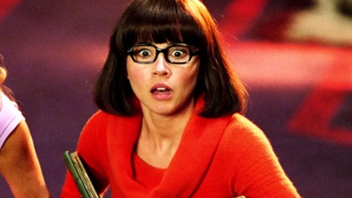 Velma z nowego serialu ma niewiele wspólnego z Velmą ze starych kreskówek i filmów z Lindą Cardellini (na zdjęciu)