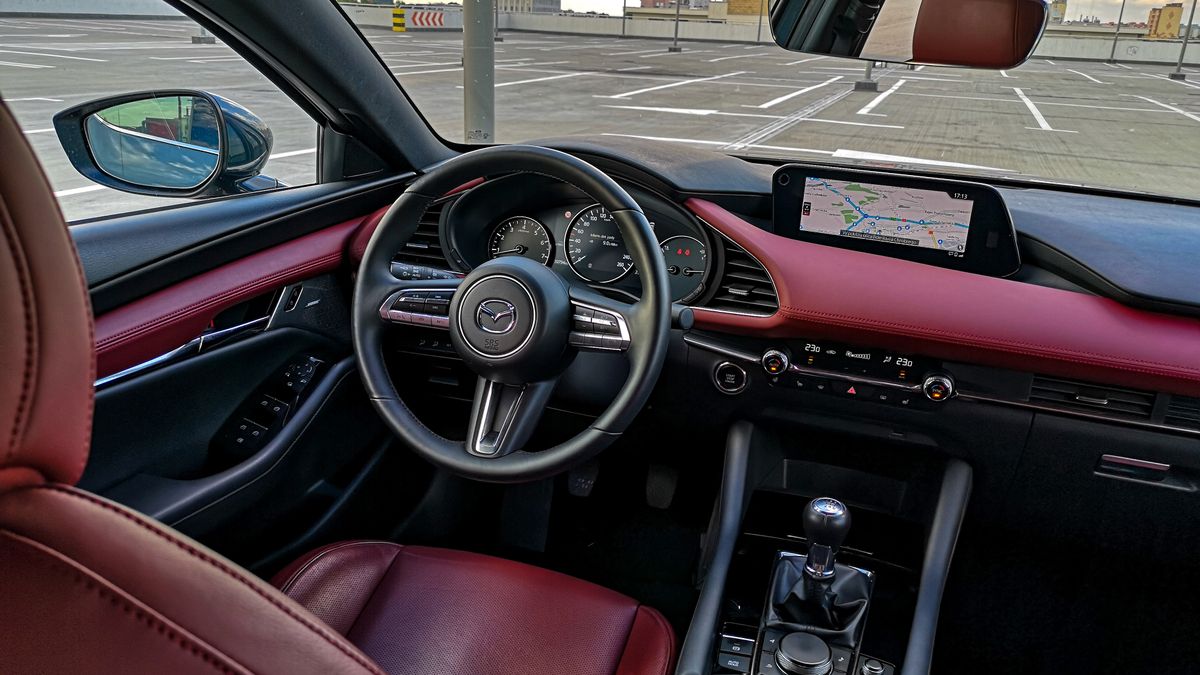 Mazda 3 Sky-X: Kamery 360 stopni, Android Auto i audio Bose Premium 1