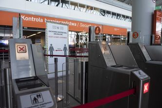 Nowe obostrzenia na granicach. Kwarantanna przy wizycie na Wyspach, w Grecji potrzebny test