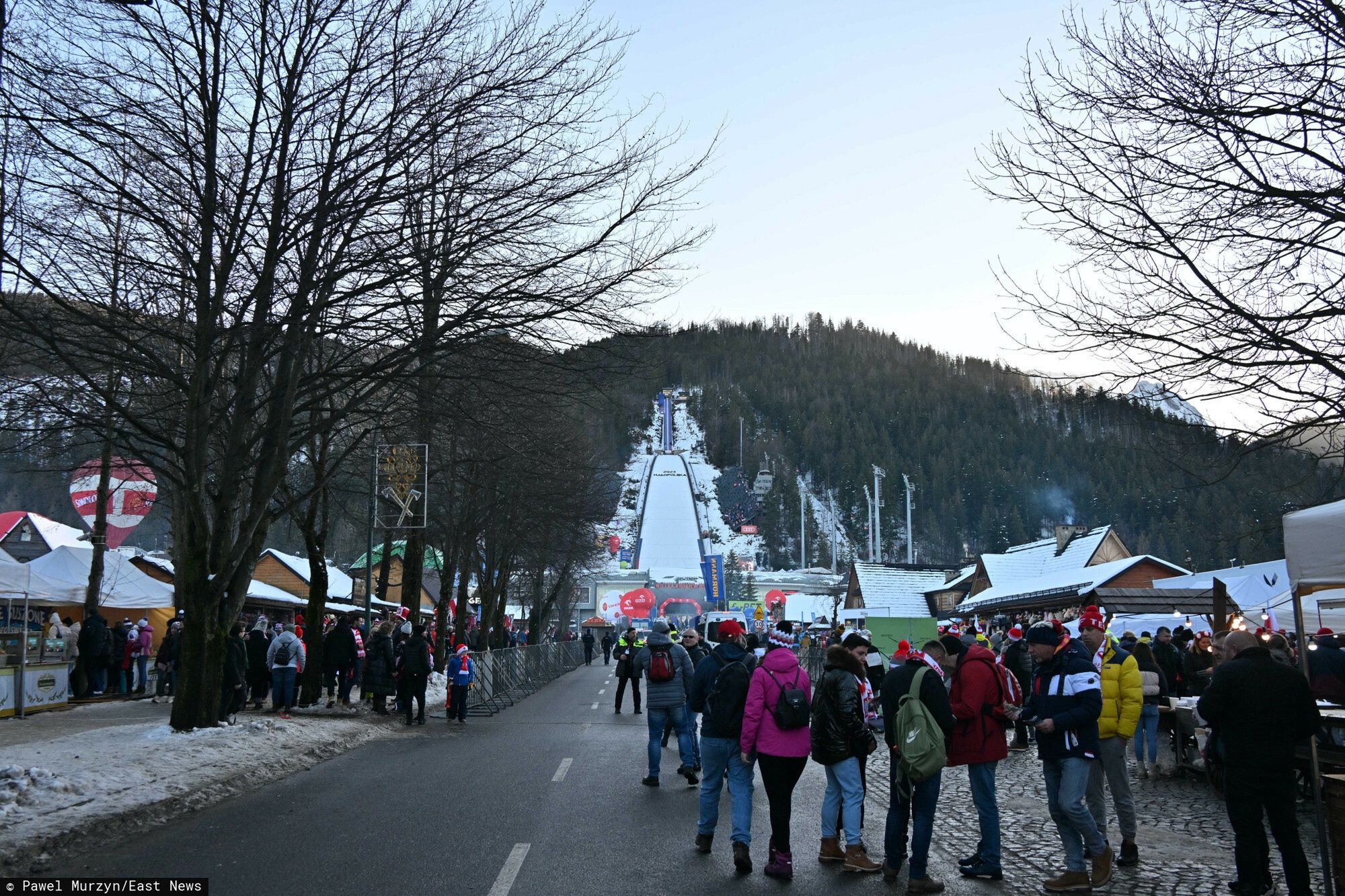 P? w skokach narciarskich w ZakopanemFot. Pawel Murzyn/East News, Zakopane, 14.01.2023. Puchar Swiata w skokach w Zakopanem, Konkurs Druzynowy.Pawel Murzyn