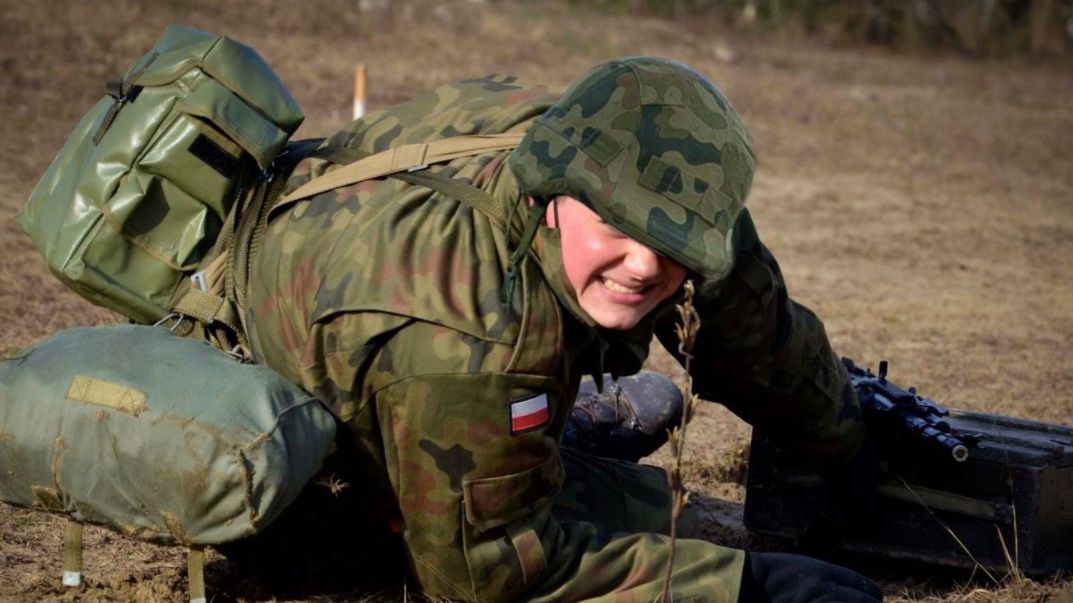 Hełmy żołnierzy od razu przykuły uwagę internautów