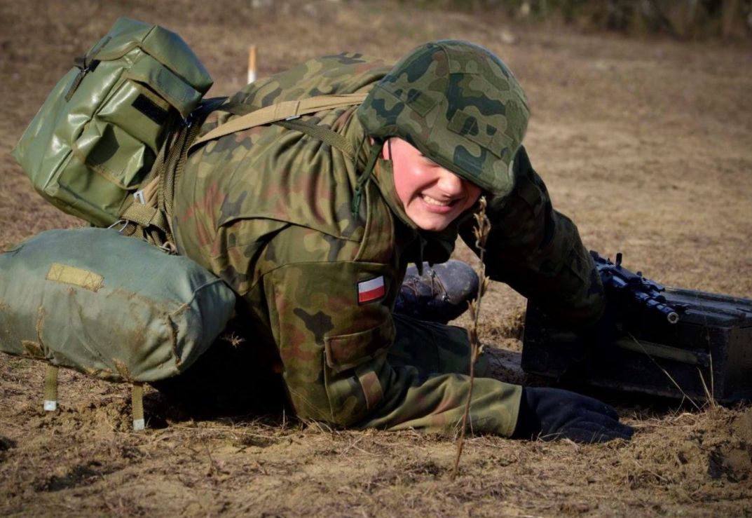 Szczegół na zdjęciach polskich żołnierzy. "Śmiać się czy płakać?"