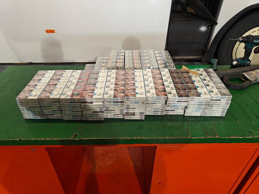 Terespol: Zatrzymano ponad tysiąc paczek papierosów w autokarze i samochodzie osobowym