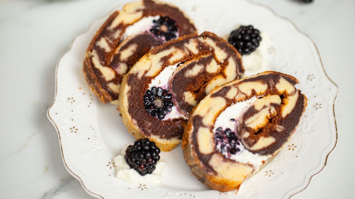 Czekoladowa rolada z jeżynami- Pyszności