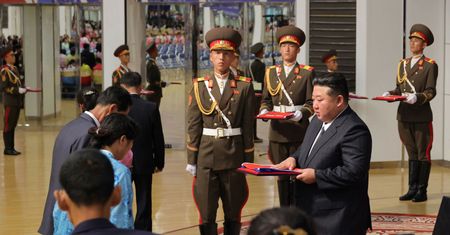Kim Dzong Un na ceremonii. Uhonorował "męczenników" poległych w Rosji