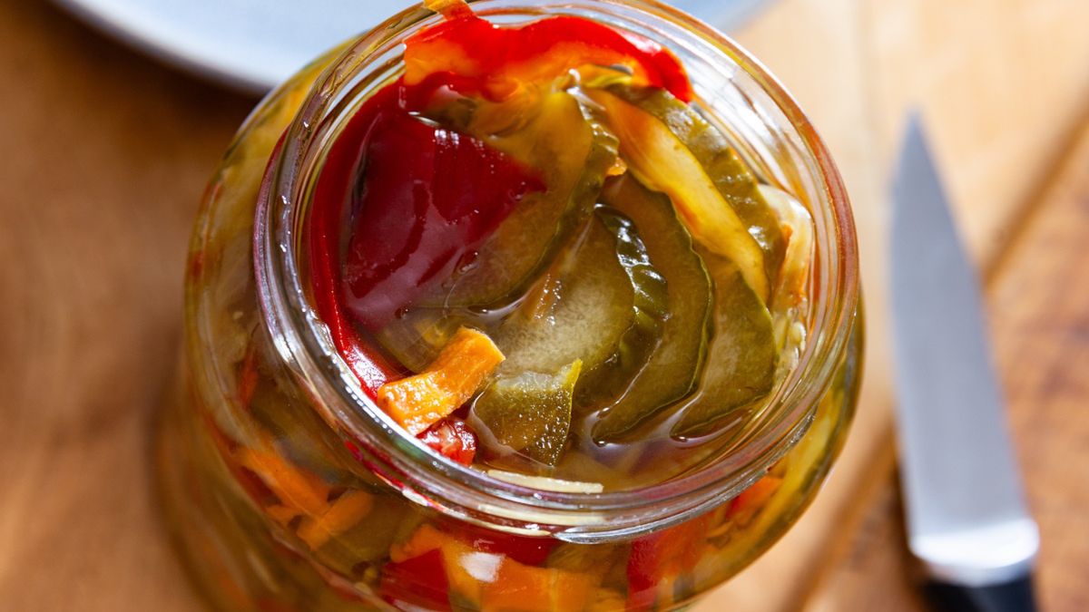 Sałatka z przerośniętych ogórków według Jakuba Kuronia