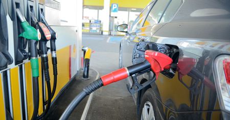 Wypadek na stacji w Sosnowcu. Kierowca wjechał w budynek