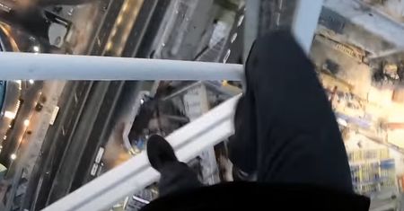 Naprawdę to zrobił! Szokujące sceny w Warszawie. Jest nagranie