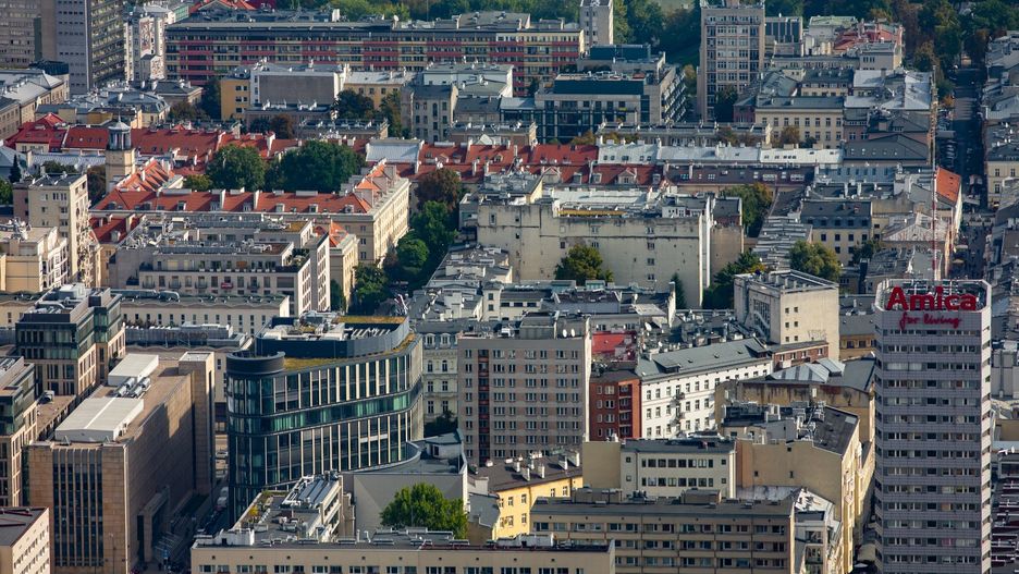 Brak planów zwolnień to dobra wiadomość, ale słabsze nastroje w wielu branżach pokazują, że gospodarka wciąż stoi przed poważnymi wyzwaniami.