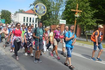 Końskie: Wierni wyruszyli na Jasną Górę. Wędruje 270 osób
