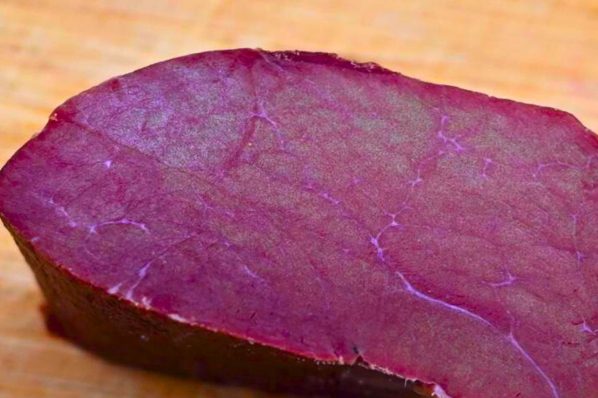 Co oznacza tęcza na wędlinie?