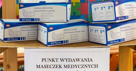 Śląskie. Do szkoły w Bytomiu po bezpłatną maseczkę. Nie tylko w Śródmieściu