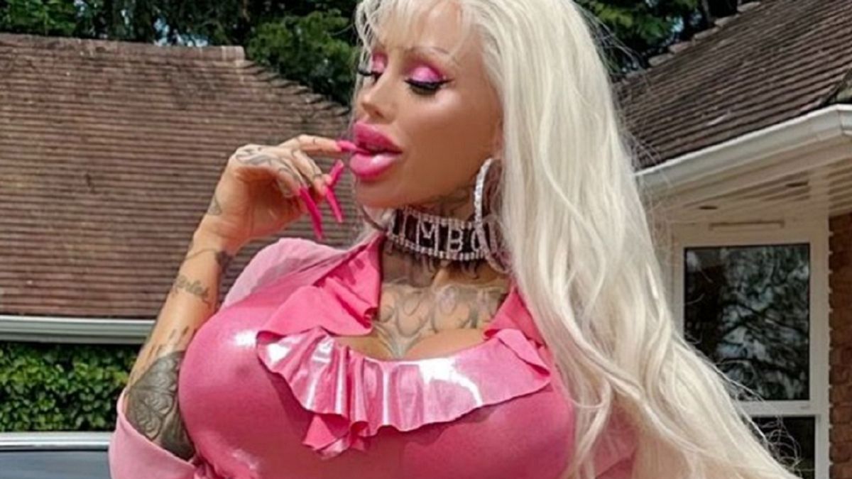 Alicia zmieniła się w "żywą lalkę Barbie".