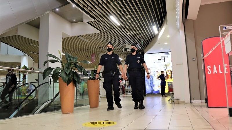 Policja w sklepach pojawia się na wspólnych kontrolach z inspekcją sanitarną