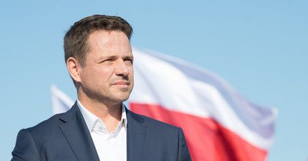 Obywatele RP piszą do Rafała Trzaskowskiego. "Apelujemy, by rozstał się pan z partyjną legitymacją"