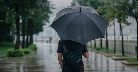 Wraca deszcz. Wiadomo, gdzie przydadzą się parasole