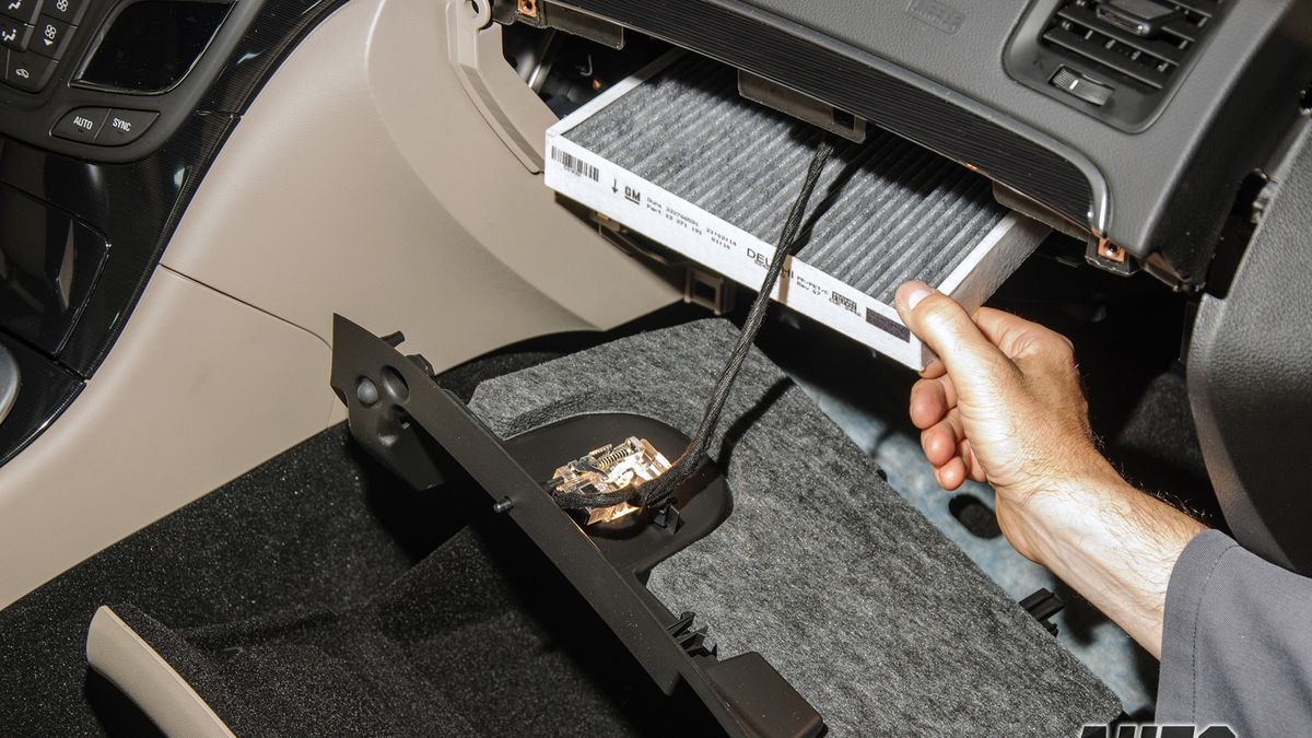 Filtr kabinowy warto wymieniać co rok, ale nie przypisujmy mu cudownych możliwości walki z wirusem