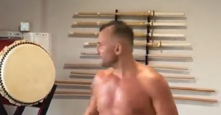 Pokazał, jak pokona Najmana. Nazywa go "grubasem"