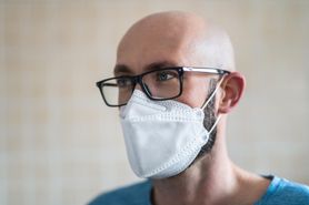 Niemcy. Z związku z pandemią studenci muszą zgolić brody