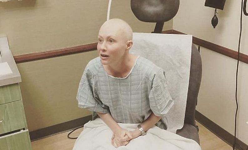 Rok temu Shannen Doherty poinformowała o nawrocie raka piersi. 
