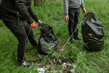 Góra śmieci zamiast leśnego krajobrazu. Niepokojący obraz z Leśnictwa Luszyn