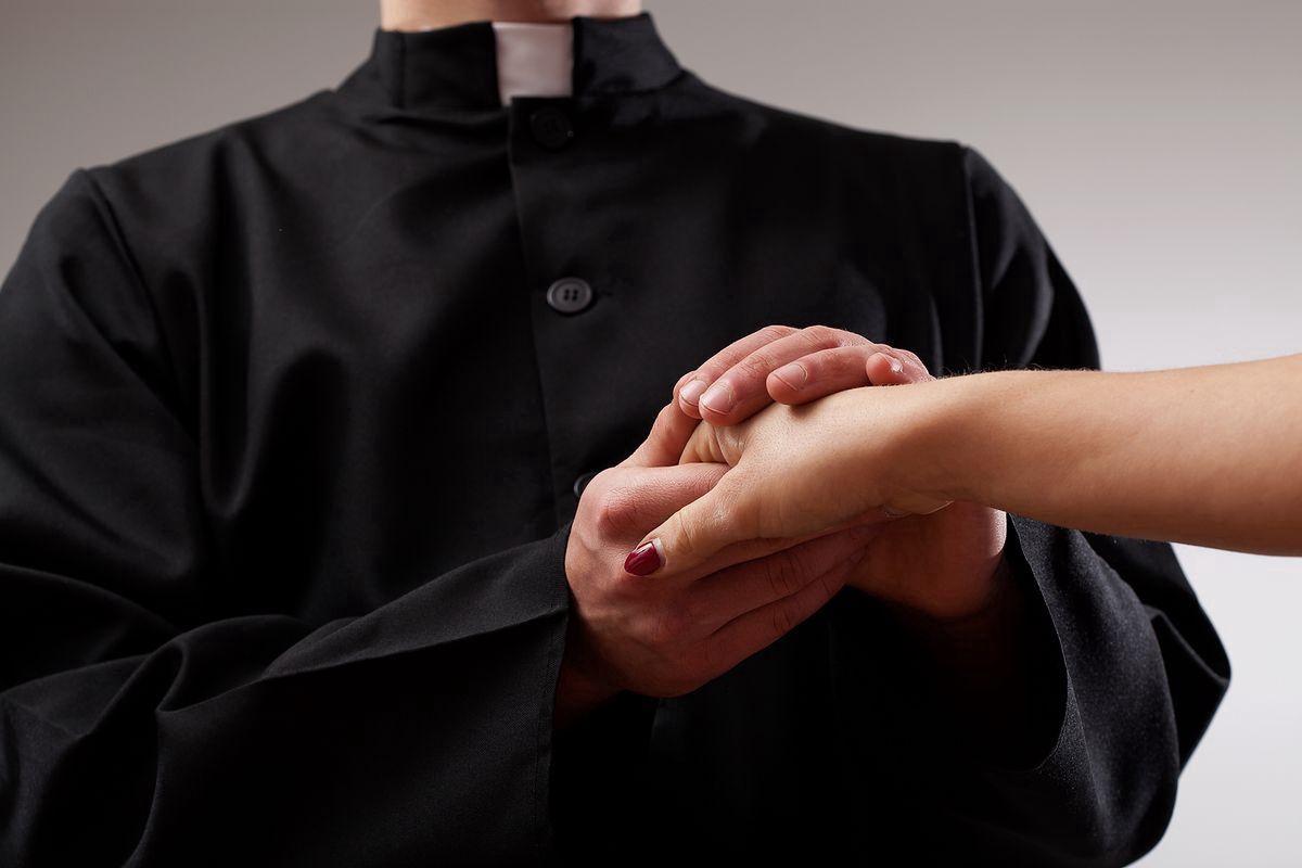 Ujawnił, jak romansują księża. "Wykorzystywane bez skrupułów"