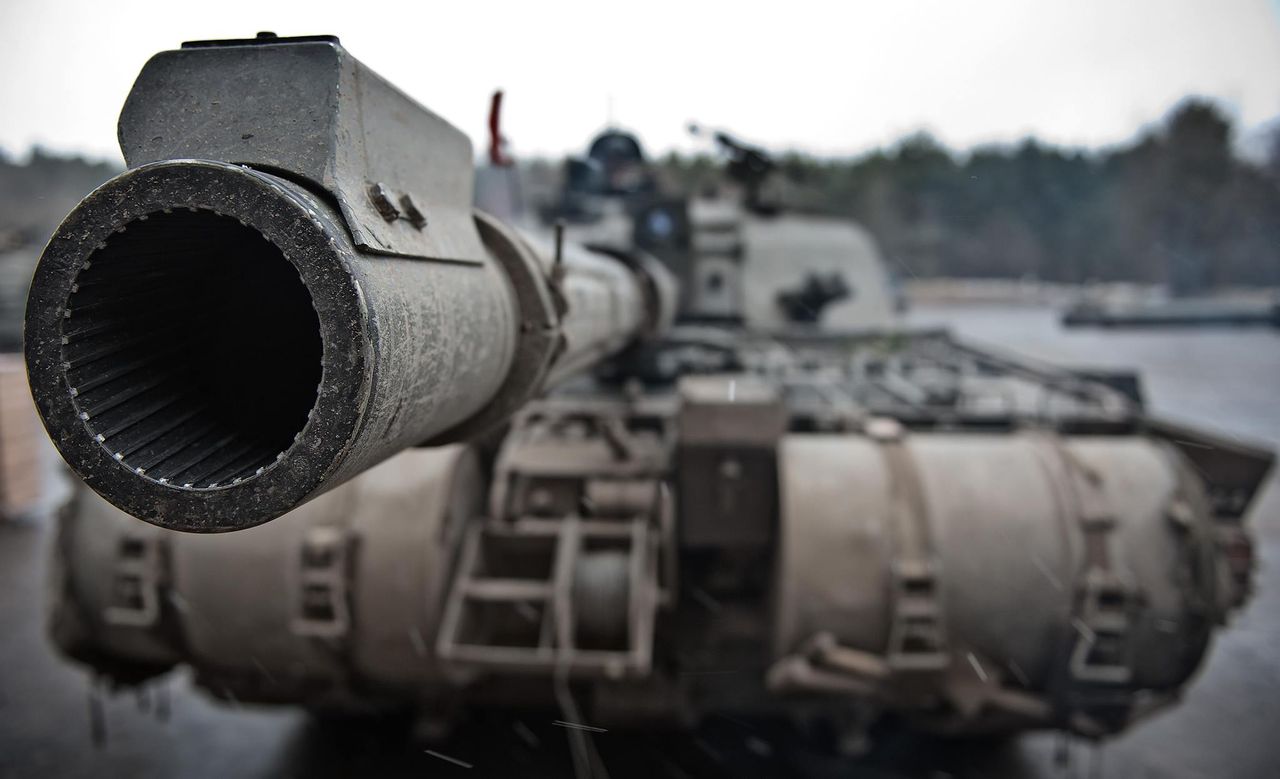 Muzzle departure of Challenger 2