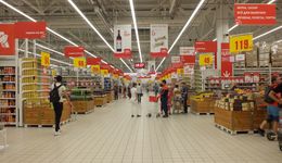 Rosjanie rzucili się wydawać pieniądze. Boją się tąpnięcia wartości rubla