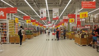 Rosjanie rzucili się wydawać pieniądze. Boją się tąpnięcia wartości rubla