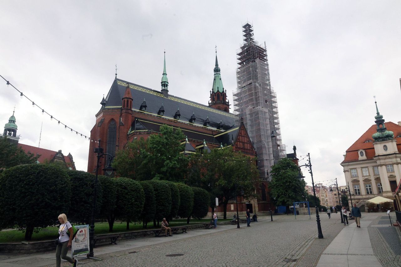 Legnica: Drogocenne znalezisko w Katedrze! Tuba z zabytkowymi monetami