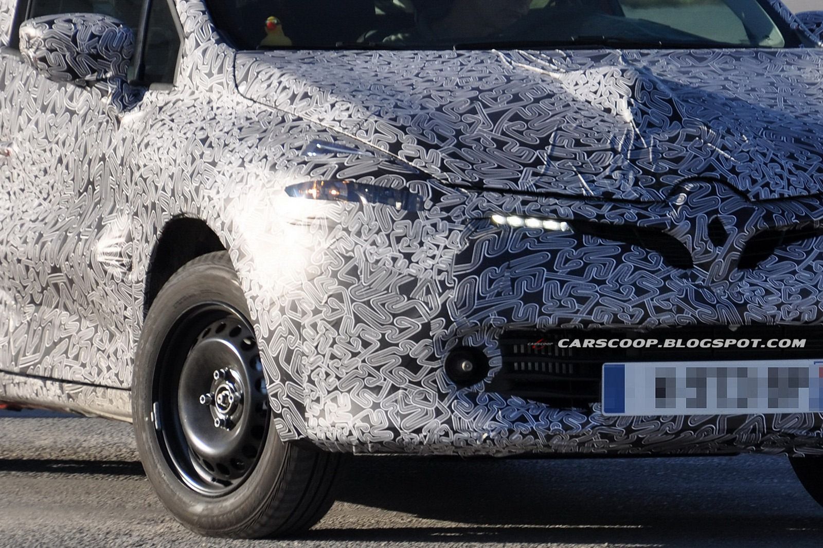 2013 Renault Clio (fot. Carpix via Carscoop)