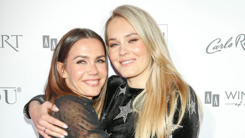 Magdalena Lamparska na baby shower u Olgi Bołądź całuje jej ciążowy brzuch